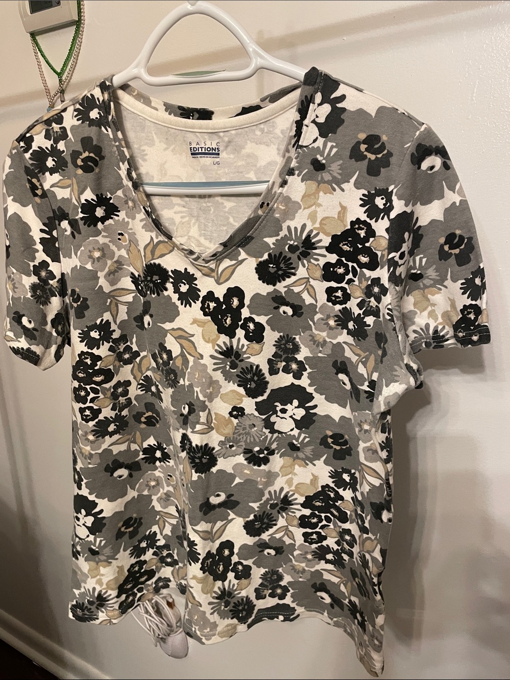 Basic Editions Floral V-Neck Short Sleeve Tee in Gray, Black & Cream
